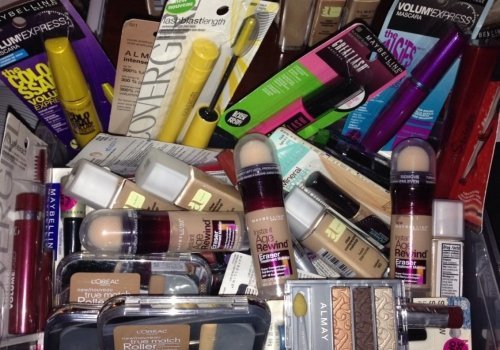 Recibe gratis lote de productos de maquillaje